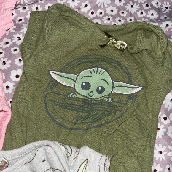 Set of 3 Baby Yoda Onesies - Picture 3 of 5
